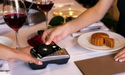 Trọn vị đoàn viên cùng OCB Mastercard World 2in1