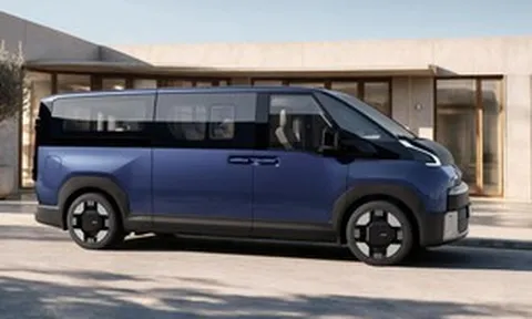 Chào sân với 23 biến thể và kiến trúc sạc siêu tốc, mẫu xe van điện Hàn Quốc đang gửi lời thách thức đanh thép đến Ford E-Transit