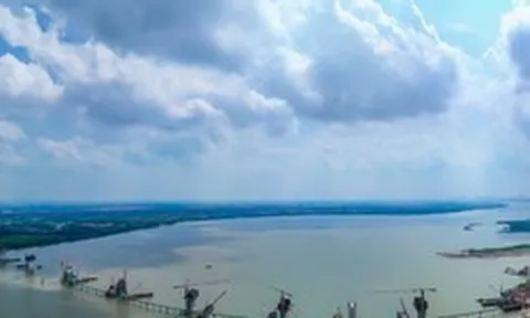 Tăng tốc thi công cầu Hồng Hà thuộc Vành đai 4 - Vùng Thủ đô