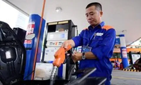 Vì sao xăng dầu tăng giá mạnh?