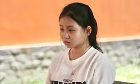 ‘Xin mẹ ráng nuôi con học’, nữ sinh mồ côi làm xưởng nhang từ lớp 10, vào đại học bằng tiền mẹ vay