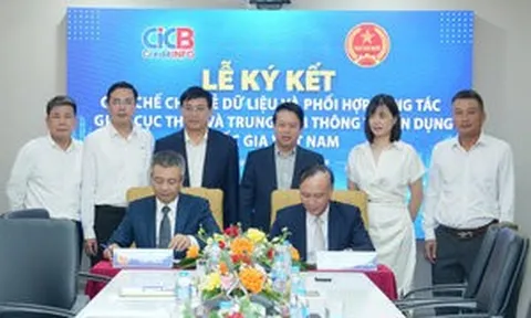 Trước sự chứng kiến của Phó Thống đốc Phạm Tiến Dũng, Cục trưởng Cục Thuế và Chủ tịch CIC ký thỏa thuận mới