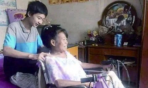 Là Thủ khoa Đại học, từng được ông bà ngoại nuôi bằng nghề nhặt đồng nát, hiện tốt nghiệp và đang làm công việc gì?
