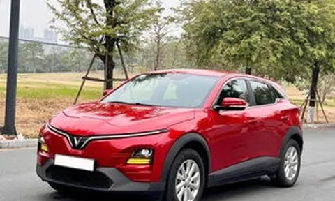 Để xe dưới thời tiết 43 độ C ngoài công trường, chủ xe VinFast VF 6 là kỹ sư xây dựng lần đầu nói thật về điều hoà và thái độ khi mới bước lên xe