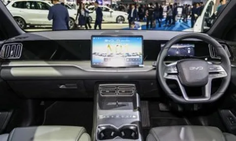 Mẫu CUV cỡ C chạy 110 km không tốn một giọt xăng về Việt Nam trong tháng 10: Giá dự kiến 'mềm như bún'