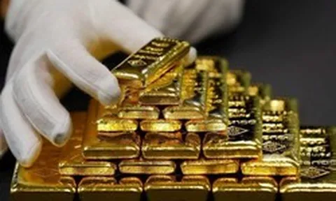 Các quỹ ETF toàn cầu âm thầm gom gần 200 tấn vàng từ đầu tháng 7, chuyện gì đang xảy ra?
