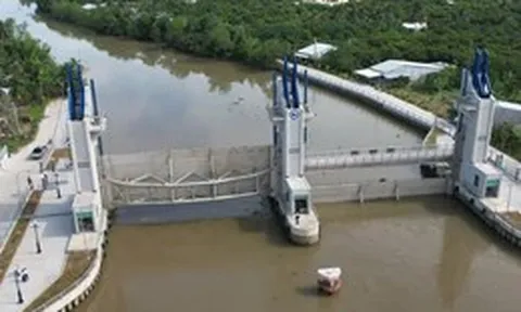 Đồng Tháp đóng nhiều cống dọc sông Tiền để ứng phó triều cường