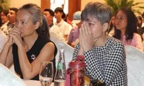 Tài trợ học phí toàn bậc đại học, tặng 50 triệu cho nữ SV trường Y có cha khuyết tật, mẹ ung thư, chị mắc tâm thần
