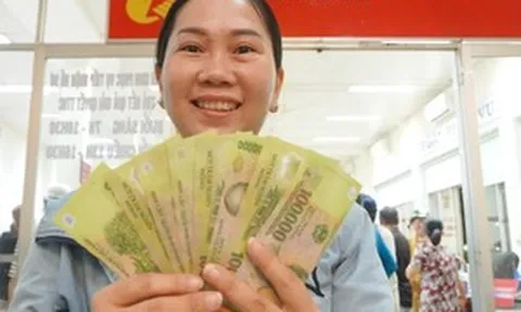 Quyết định mỗi cán bộ, công chức, viên chức được hỗ trợ 2.000.000 đồng/tháng, chi tiết nhóm đối tượng hưởng, điều kiện cụ thể ra sao?