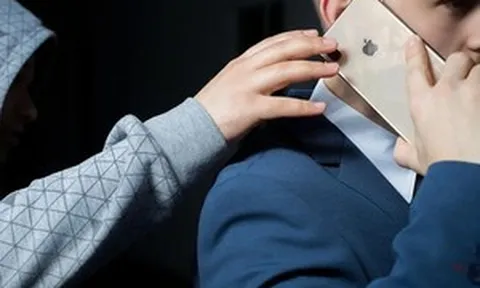 iPhone sắp có 'phản xạ tự vệ' khi bị cướp