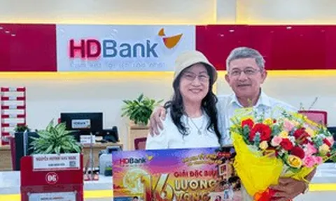 Sau khi làm theo nhân viên tư vấn, người phụ nữ bất ngờ được ngân hàng gọi lên để trao 16 lượng vàng SJC