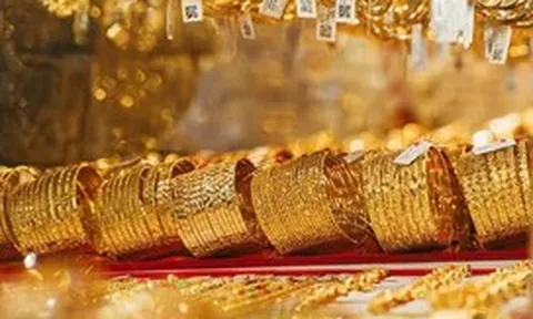 Giá vàng hôm nay: Vàng tiếp tục giảm, rời xa mốc 4.300 USD