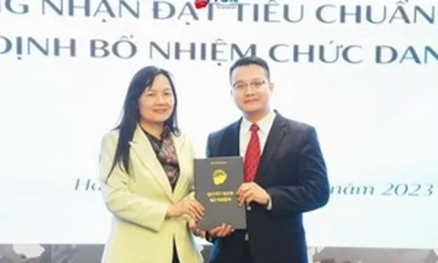 Giáo sư duy nhất của một học viện, từng đứng lớp ở Đức 4 năm, hiện là Trưởng khoa tại học viện đào tạo các nhà ngoại giao của Việt Nam