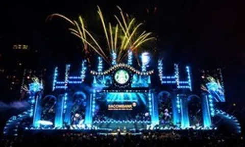 Từ Fast-track đến biển lightstick: Trải nghiệm đi concert siêu khác biệt của chủ thẻ SACOMBANK Visa