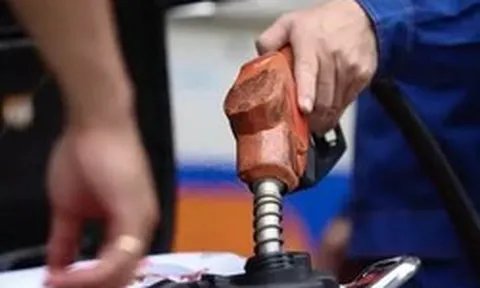 Tự định giá xăng dầu: Doanh nghiệp lo bị đầu mối chi phối