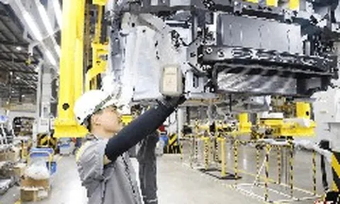 Tỷ phú Phạm Nhật Vượng tuyển 2.000 người cho VinFast, thu nhập tới 18 triệu đồng/tháng