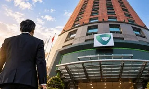 Một Phó Tổng Giám đốc Vietcombank bất ngờ xin nghỉ hưu trước tuổi