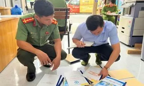 Quán photocopy in sách giáo khoa, giáo trình của 3 nhà xuất bản bán lấy tiền