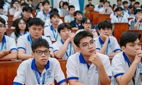 Mỗi sinh viên xếp loại khá được nhận 3.795.000 đồng, điều kiện nhận và đối tượng sẽ phải hoàn trả kinh phí?