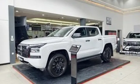 Mitsubishi Triton vẫn khuyến mại mạnh tay sau tháng lên top doanh số phân khúc: Giảm lăn bánh tới 56 triệu đồng, bản mới ra mắt cũng không ngoại lệ