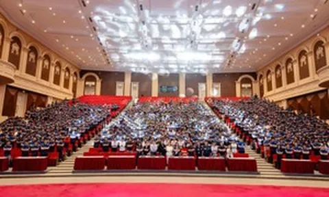 Miễn 100% học phí, Vingroup trả lương 8 triệu mỗi tháng để đào tạo kỹ sư AI, cam kết thu nhập 50 triệu