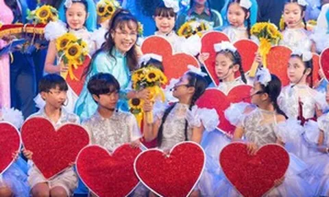 Dưới sự chứng kiến của Phu nhân Tổng Bí thư, Chủ tịch nước Tô Lâm, TS. Nguyễn Thị Phương Thảo đóng góp 30 tỷ đồng cho một chương trình đặc biệt