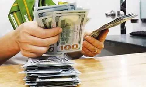 Tỷ giá USD tuần 5-9/10: USD ngân hàng giảm 130 đồng, giá tự do tăng mạnh