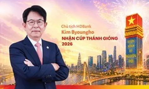Chủ tịch HDBank Kim Byoungho nhận cúp Thánh Gióng 2026, ghi dấu trong Top 10 Doanh nhân Việt Nam tiêu biểu