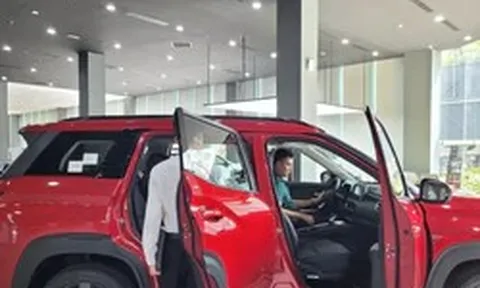 Loạt xe 7 chỗ 'đua' khuyến mãi, giảm giá cả trăm triệu