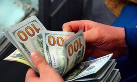 Tỷ giá hôm nay 15/10: Diễn biến trái chiều của đồng USD trên hai thị trường