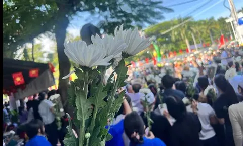 Tiễn đưa 731 liệt sĩ về nơi an nghỉ: Suốt đời tôi nhớ mãi lá cờ đỏ phủ ấm các anh