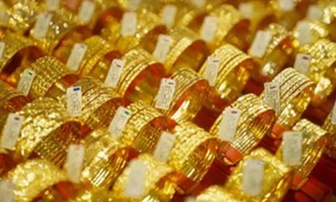 Giá vàng hôm nay (15/10): Giảm mạnh chiều mua vào