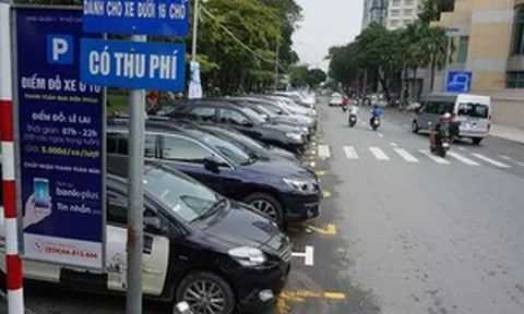 Hà Nội tăng giá trông giữ ô tô vỉa hè, chi phí 'nuôi xe' sẽ ra sao?