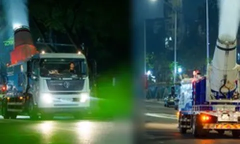 Cận cảnh chiếc xe chở theo 5.300m3 nước di chuyển qua 6 tuyến đường Hà Nội lúc 23h khuya