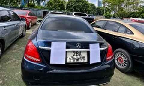 Thanh lý xe sang: Mercedes-Benz C250 2021 giá chỉ 253 triệu đồng