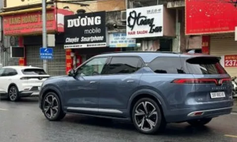 VinFast VF 9 thế hệ mới lộ ảnh chạy thử: Bỏ dáng SUV cơ bắp để lai MPV, sắp có bản dùng xăng phát điện chạy 1.000km?