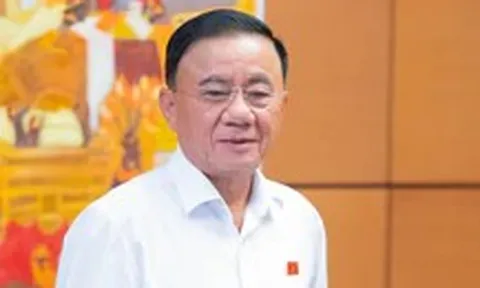 Bộ Chính trị: Từng bước đổi mới cơ chế đánh giá, chính sách tiền lương, đãi ngộ theo vị trí việc làm