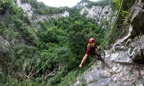 Phát hiện hố sụt rộng tới 2ha, sâu 120m giữa rừng Phong Nha - Kẻ Bàng