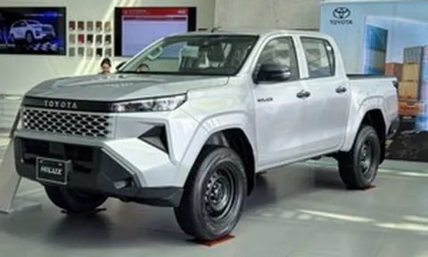 Video quảng cáo Toyota Hilux ‘nhắm thẳng’ xe bay của Tesla vừa ra mắt