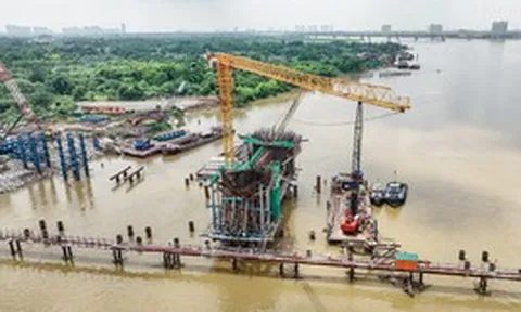 Mặt bằng đã bàn giao nhưng 7 "siêu cầu" vượt sông Hồng vẫn chưa thể thi công đồng bộ: Điểm nghẽn nằm ở đâu?