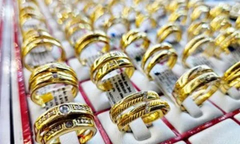 Giá vàng hôm nay (26/10): Tiếp tục suy yếu, chuyên gia và nhà đầu tư bất đồng dự báo