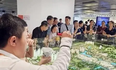 Môi giới bất động sản 'gồng mình' khi thị trường gặp khó