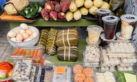 Từ 5 giờ đến 9 giờ sáng, hàng trăm suất 10.000 đồng: Cách những sạp ăn sáng bình dân “lấy công làm lãi” để trụ vững giữa đô thị