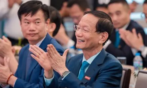 Hai doanh nghiệp liên quan đến đại gia Vũ Văn Tiền cùng bắt tay một 'ông lớn' ngành viễn thông