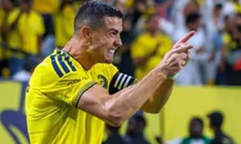 Ronaldo lập hat-trick thứ 57, chỉ còn 15 bàn sẽ chạm kỷ lục 1.000 bàn thắng