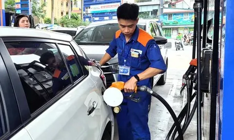 Giảm thuế tiêu thụ đặc biệt về 0%, đồng loạt giảm giá xăng từ 0h đêm nay