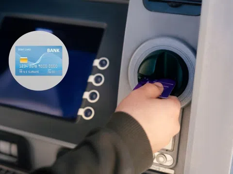 Khách hàng rút tiền tại cây ATM cần chú ý: Phát hiện những dấu hiệu này phải lập tức ngừng giao dịch, khóa thẻ