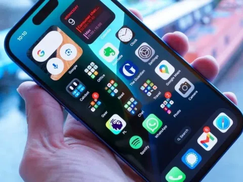 Camera tối đen, đèn pin tắt ngúm: Người dùng iPhone đau đầu vì iOS 18.2