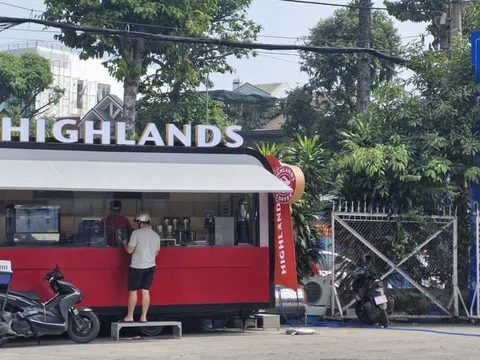 Highlands toan tính gì khi ra cây xăng bán cà phê?