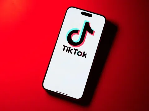 iPhone cài sẵn TikTok trở thành "hàng độc", có người rao bán tới 50.000 USD